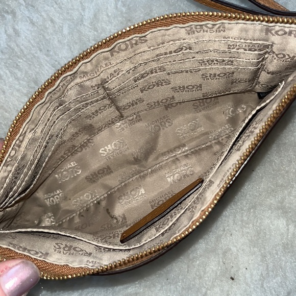 Michael Kors light brown Leather wristlet - Picture 5 of 10